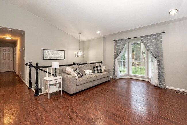 Foto del edificio - 3bd/2.5ba 2-story home in quiet neighborhood.