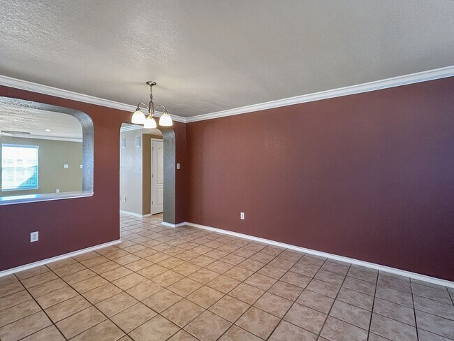 Foto del edificio - Spacious 4-Bedroom Home Near 1604 & Hwy 90