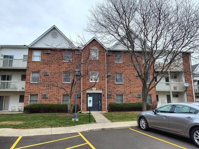 Building Photo - 1353 Cunat Ct
