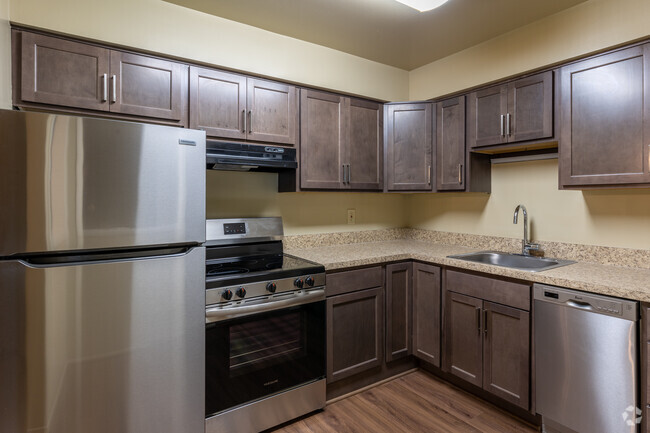 1BR, 1BA - 800SF - Kitchen - Riverland Woods Apartments