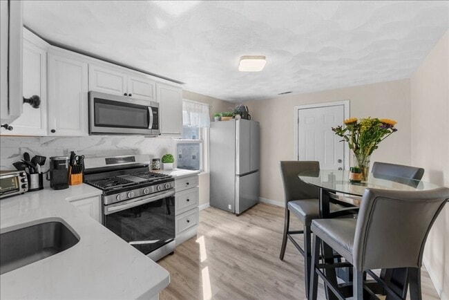 Building Photo - 49 Massasoit Ave