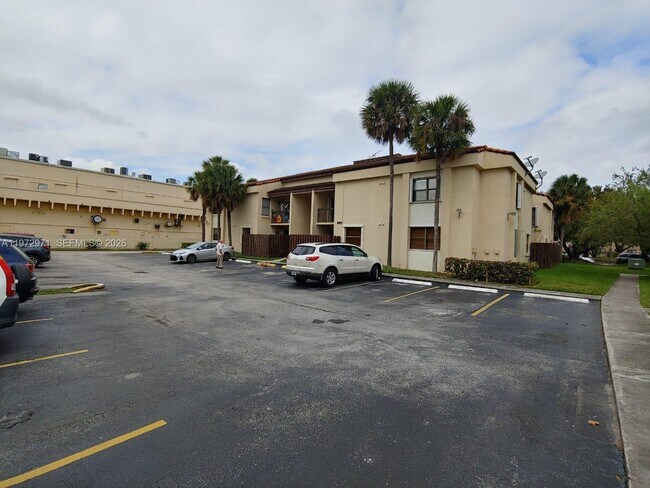 Foto del edificio - 690 W Park Dr