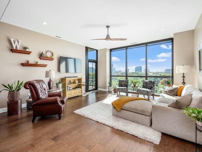 Foto del edificio - 250 W Spring St