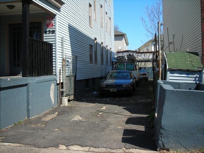 Building Photo - 439-441 Hawthorne Ave