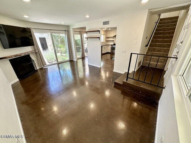 Building Photo - 15010 Reedley St