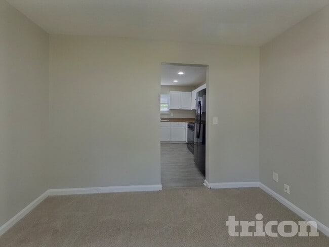 Building Photo - 1030 Riverclift Dr