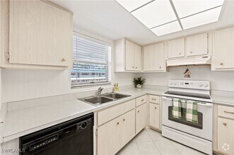 Building Photo - 300 Valley Stream Dr