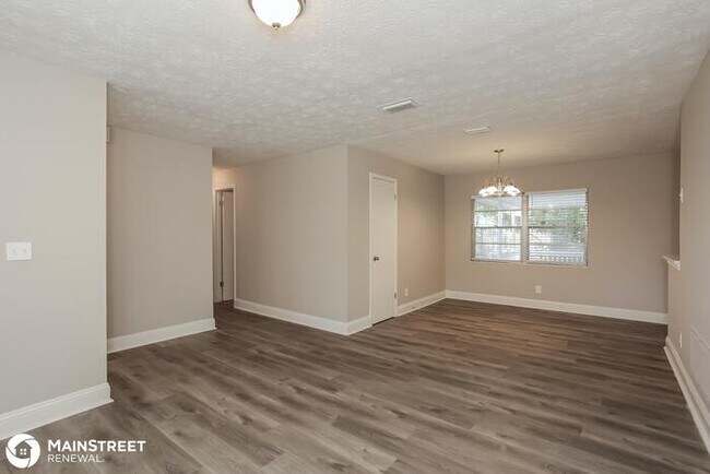 Building Photo - 7421 Deepwood Dr N