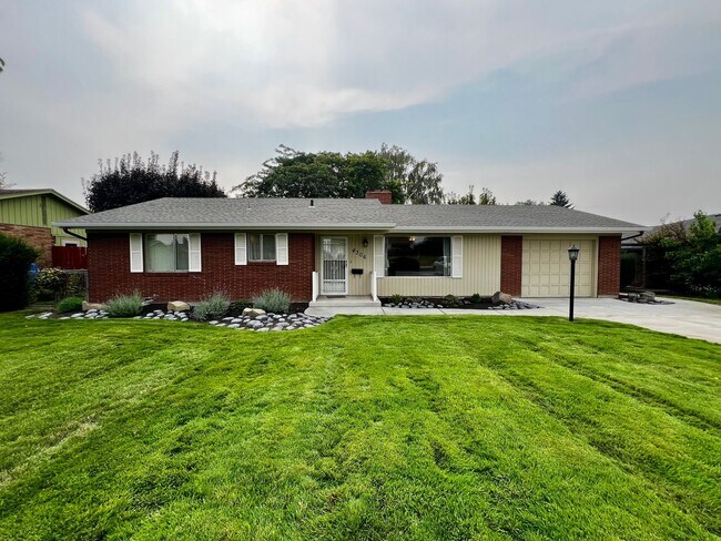 Foto del edificio - Non-Refundable & Security Deposit Total: $...