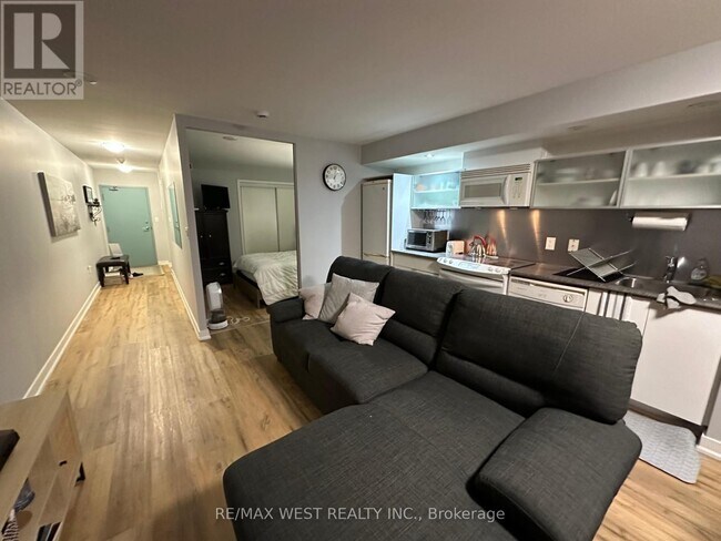 Photo du bâtiment - 1215 - 4K SPADINA AVENUE