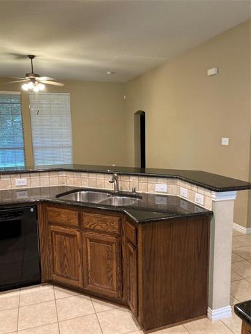 Foto del edificio - 2236 Crestridge Dr