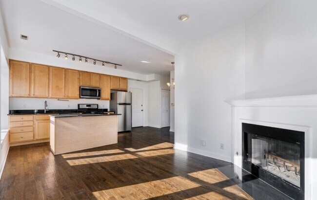 Building Photo - 4640 N Racine Ave