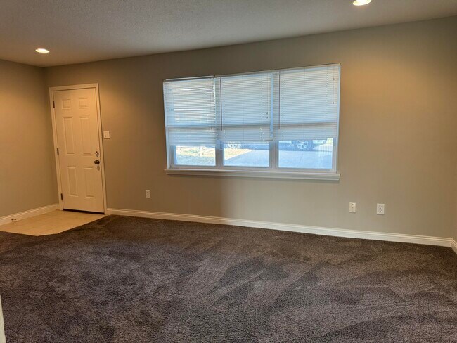 Building Photo - 5625 Hilltop