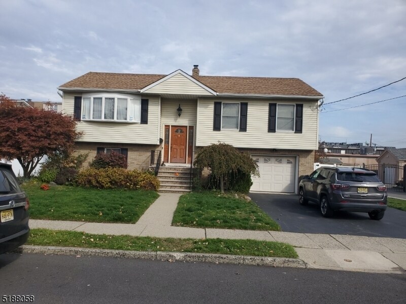 Primary Photo - 18 Rosengren Ave