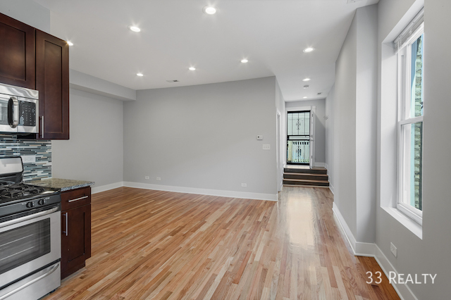 Building Photo - Beautiful Top Floor 1 bedroom in Noble Square