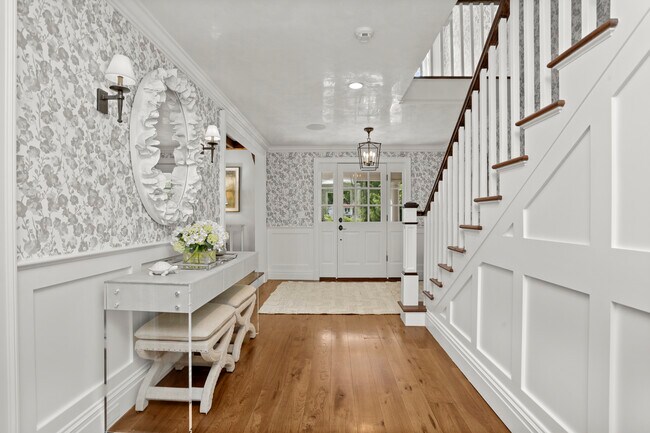 Building Photo - 141 W Norwalk Rd