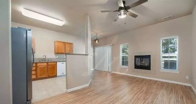 Foto del edificio - ! WEST SIDE IS THE BEST SIDE ! 3BR, 3BA To...