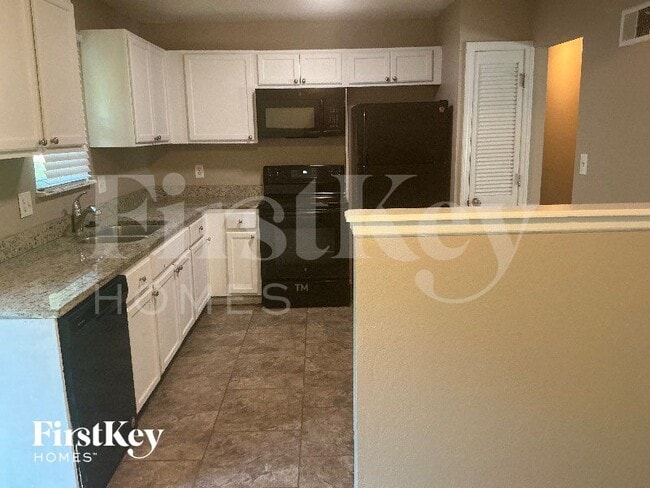 Building Photo - 400 SW Keystone Ct