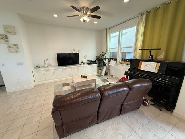 Building Photo - Wallis Ranch Gated Community 3 Bed + Loft / 2.5 Bath Two Story, Community Pool, Gym, small pets OK