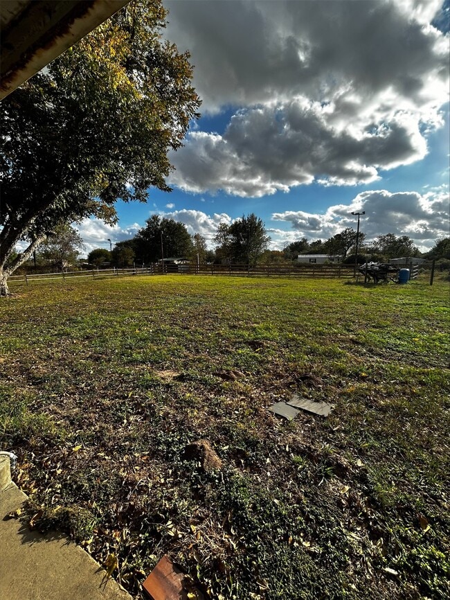 Building Photo - 31155 Old Washington Rd