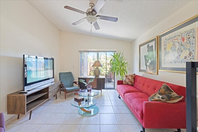 Foto del edificio - 5276 Cedarbend Dr