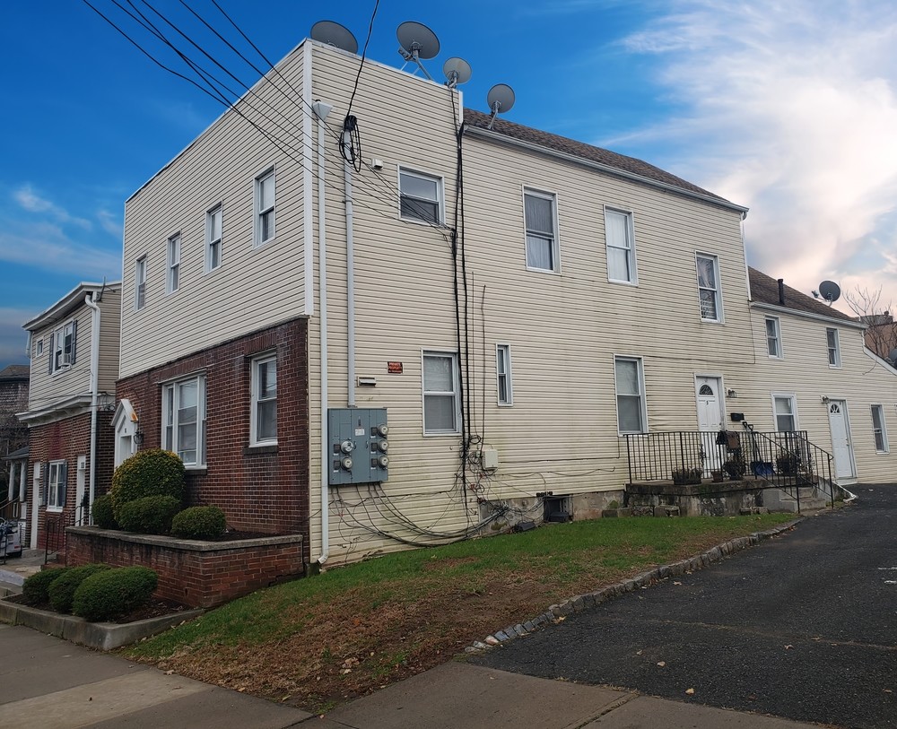 Primary Photo - 115 Hamilton St