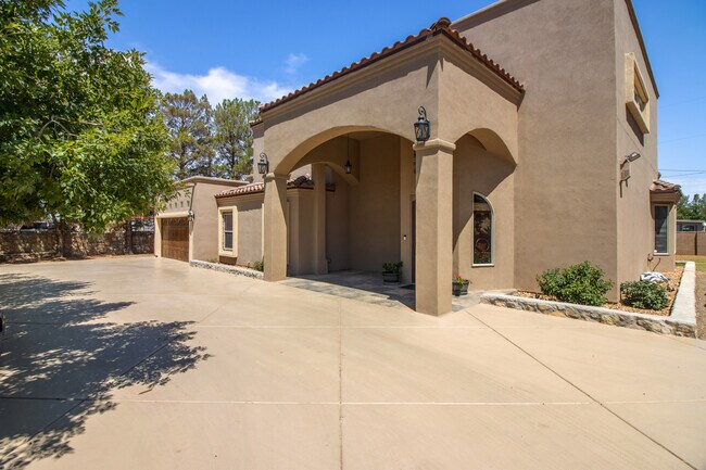 Building Photo - 5447 Santa Cruz Ave