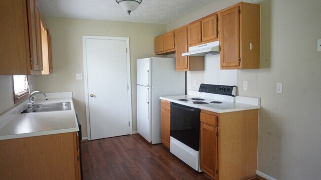 Building Photo - 1332 Oak Knolls ~ Lake Rim Shores