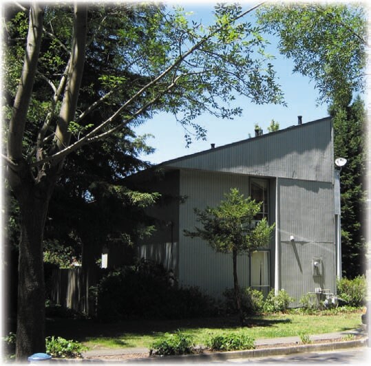 Building Photo - 1645-1685 Russell Ave