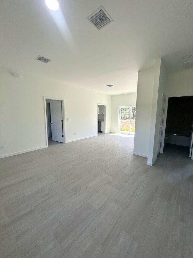 Foto del edificio - 544 Highlands Lake Dr