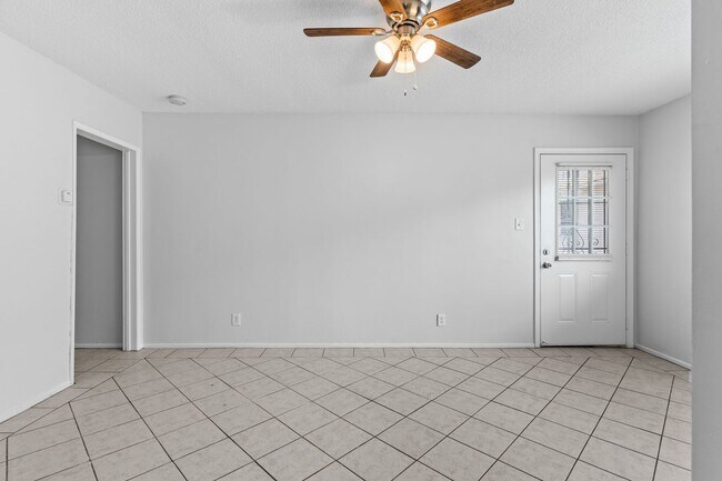 Building Photo - 1512 E Florida St