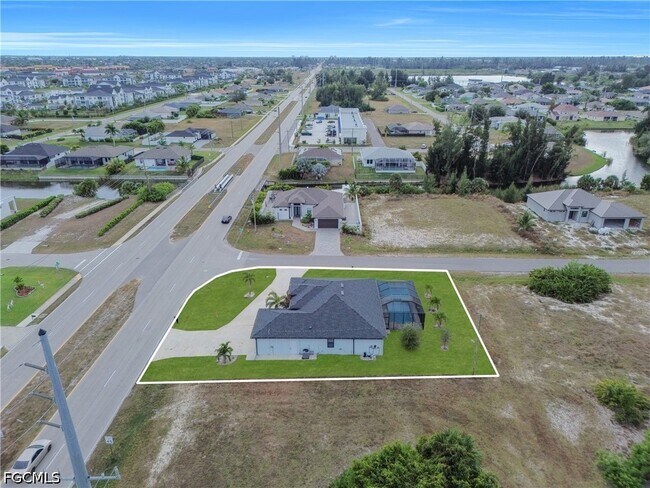 Building Photo - 24 Chiquita Blvd S