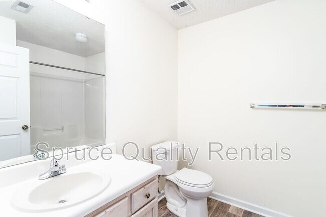 Foto del edificio - 7143 W Friendly Ave