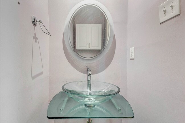 Building Photo - 3800 Tanglewilde St