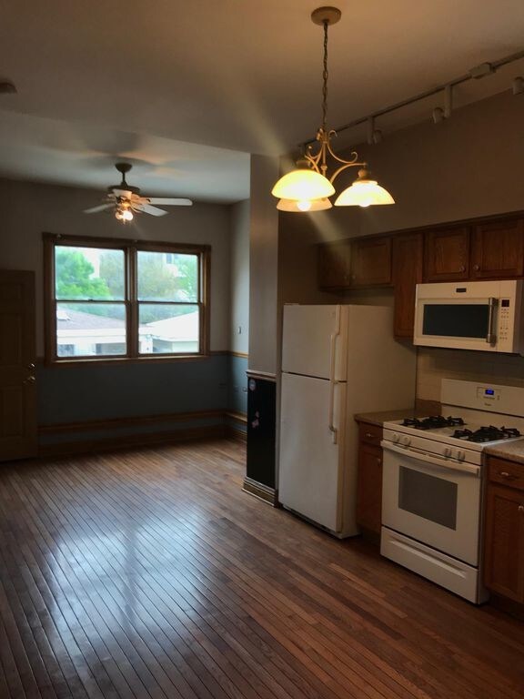 Primary Photo - 2033 N Kimball Ave