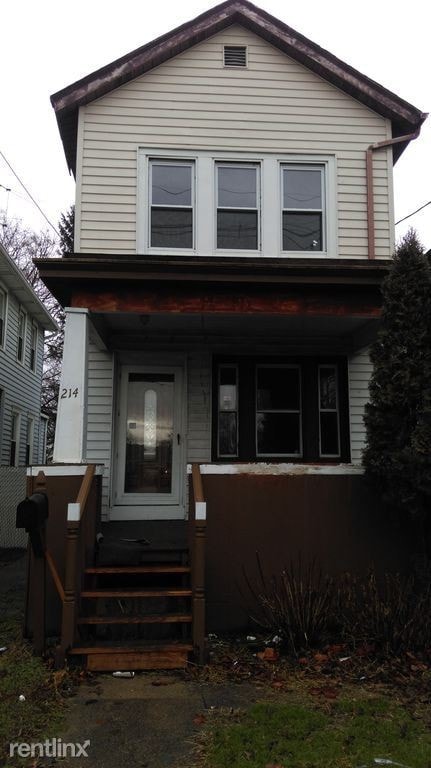 Primary Photo - 3 br, 1.5 bath House - 214 parkway ave