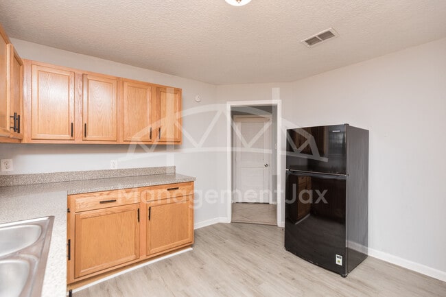 Building Photo - 1610 W 33rd St