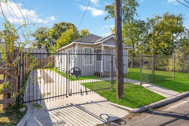 Photo - 3810 Rawley St House