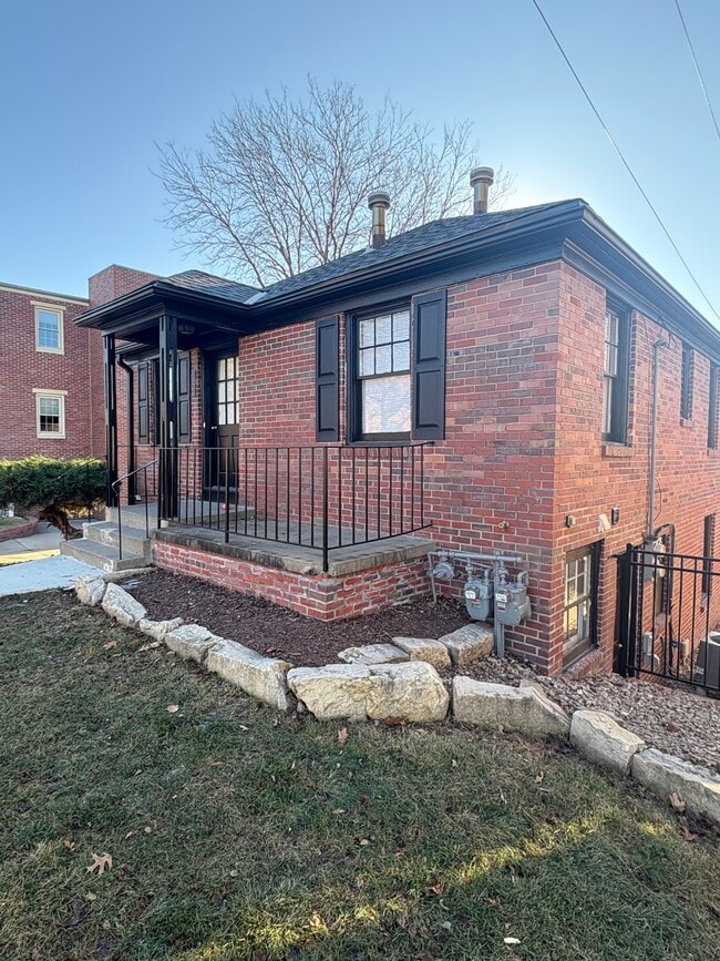 Building Photo - 4729 Bancroft Ave