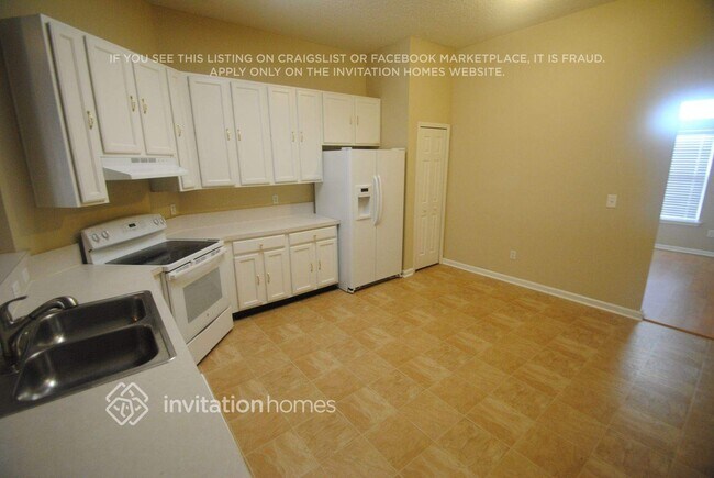 Building Photo - 11275 Chertsey Ln