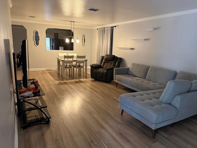 Foto del edificio - 215 Mallow Grove