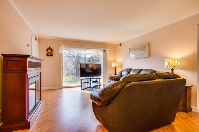 Building Photo - 9356 Bay Colony Dr