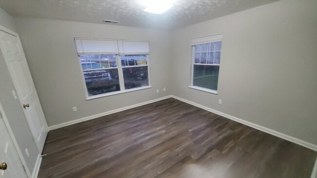 Building Photo - 41 Pine Dr