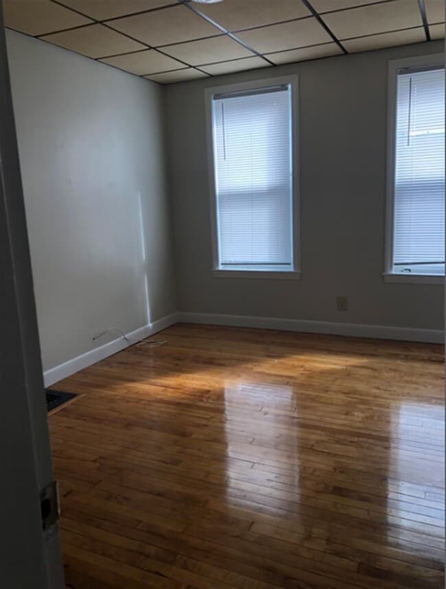 Foto del edificio - 77 Lyman Ave