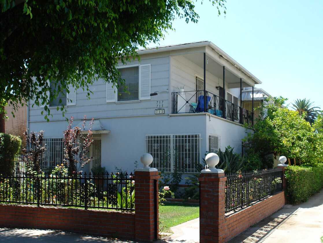 Building Photo - 713-715 N Edinburgh Ave