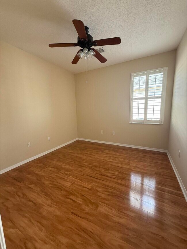 Building Photo - 867 SW Rocky Bayou Terrace