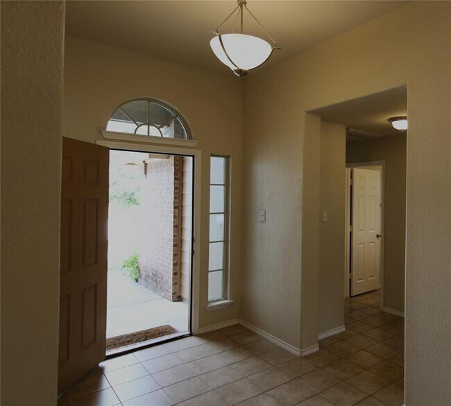 Foto del edificio - 6311 Ambrose Cir