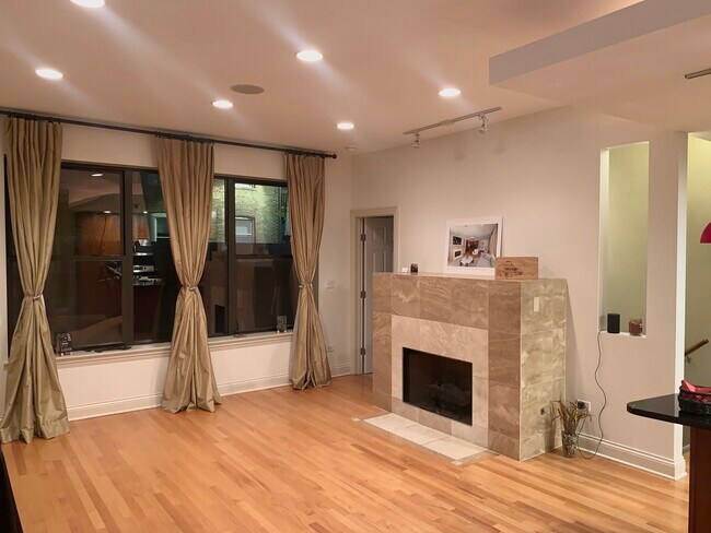 Foto del edificio - 4606 S Lake Park Ave