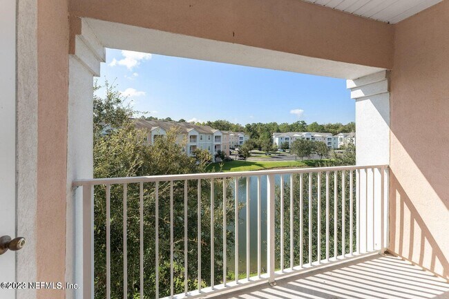 Building Photo - 8226 Green Parrot Rd