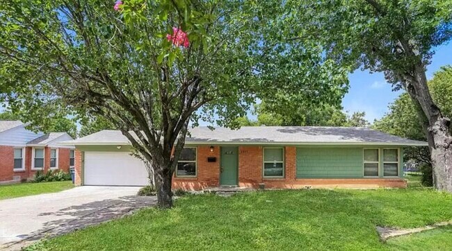 Building Photo - 3620 W Seminary Dr
